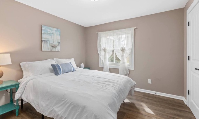 Portage Casa | Indiana Dunes Portage Duplex with view of the water