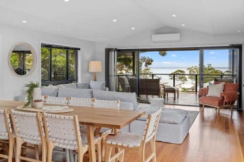 Vincentia Casa | Indigo Views - renovated Vincentia beach house