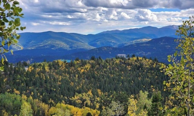 Black Hawk Cabina | Indoor Heated Pool - Hot Tub - 4 Acres - Off Grid - Views