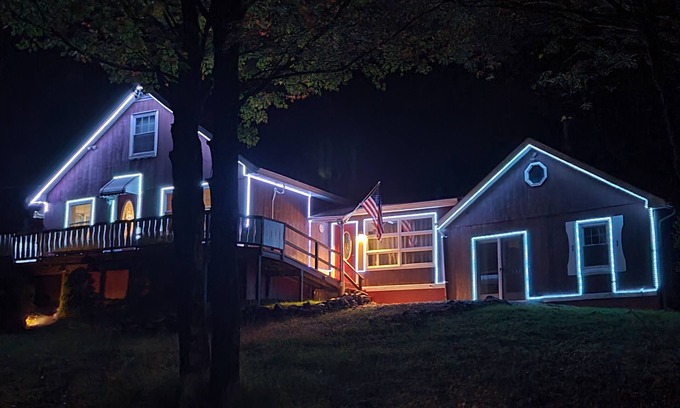 Albrightsville Chalet De Esquí | Indoor hot tub, 5 lakes and 2 pools, ski and water resorts, gated community