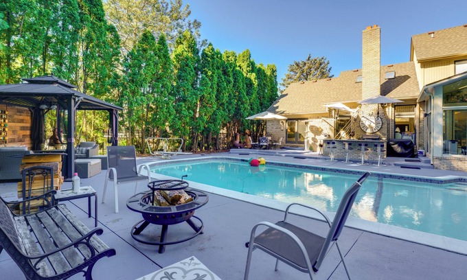 Anchorville Casa | Indoor & Outdoor Entertainment! Luxe Michigan Home