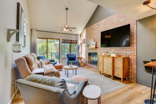 The Galena Territory Casa | Indoor Pool Access and Deck Galena Family Getaway!