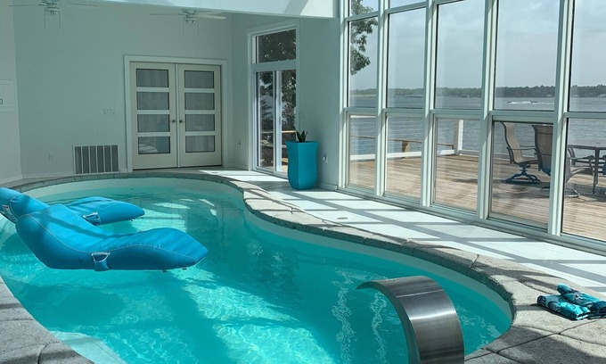 Dennis Casa | Frente al lago mirando Shangrila, piscina cubierta, lugar perfecto para entretenerse.