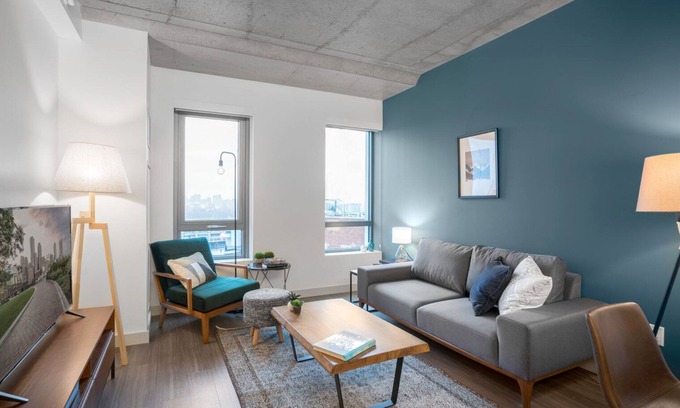 MIT Apartamento | Industrial 1BR near MIT w/ Gym, Doorman, Roof Deck