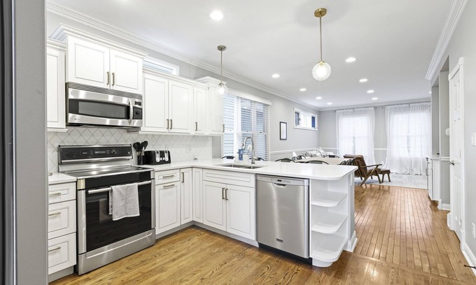 Chatham-Arch Casa | Indy- Mass Ave and Bottleworks District