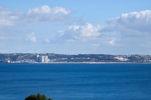 Paco De Arcos Apartamento | Infinite Ocean View w/Free Parking By TimeCooler