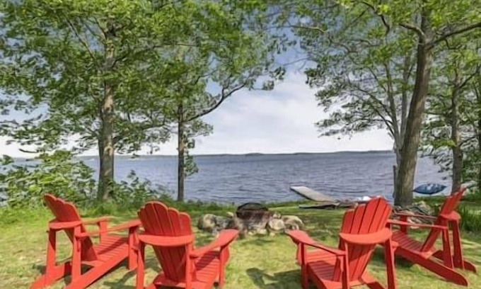 Severn Casa | Infinite Sparrow-Lakeside Family Retreat