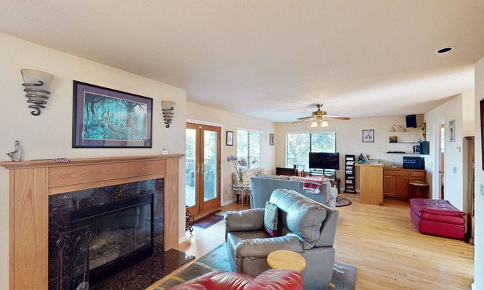 Cloverdale Casa | Infinity Ranch: Wooded Retreat on 7 Acres w/ Continuous Wave Pool & Hot Tub