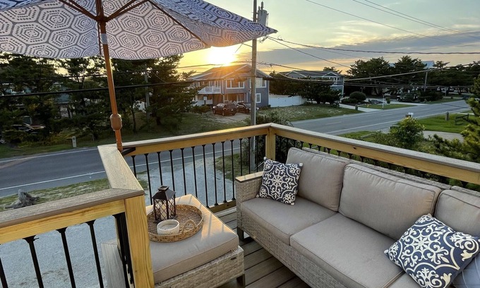 Sandbridge Casa | Inground Pool! 3 min walk to beach, dining. Dog friendly! 5 BR Sleeps 16