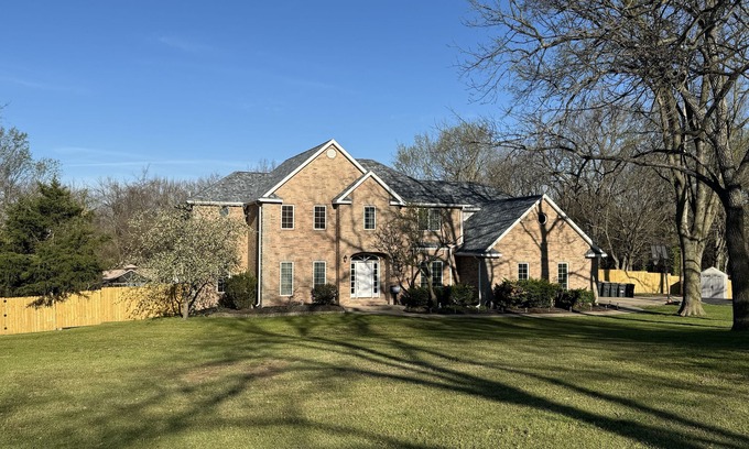 Carthage Casa | Inground Pool, Hot Tub, Movie Theater, 6 bedrooms, 3 Baths in Carthage, MO