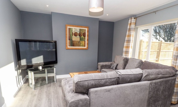 Boston Cabaña | INGS FARMHOUSE, pet friendly, with a garden in Leverton
