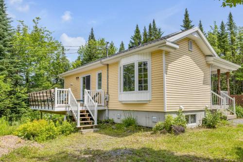 Saint-Brigitte-de-Laval Chalet De Esquí | Initial Yellow Lac-Beauport