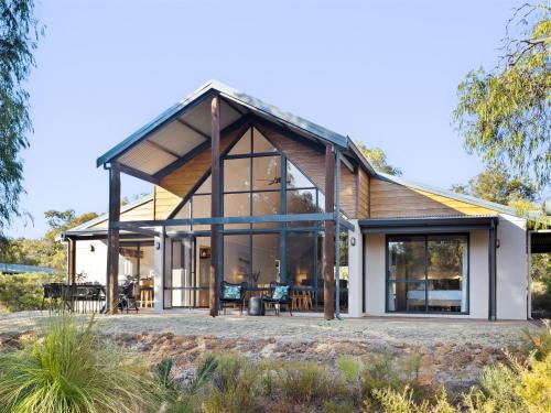 Yallingup Casa | Inji Homestead - 5 acre holiday home in Margaret river region