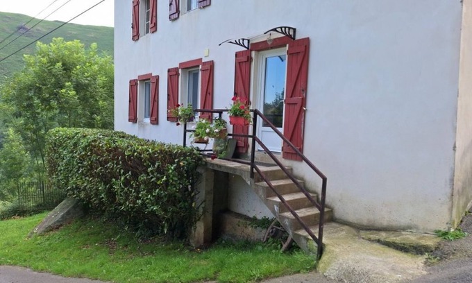 Arneguy Apartamento | Inland Basque Country mountain apartment on the Spanish border