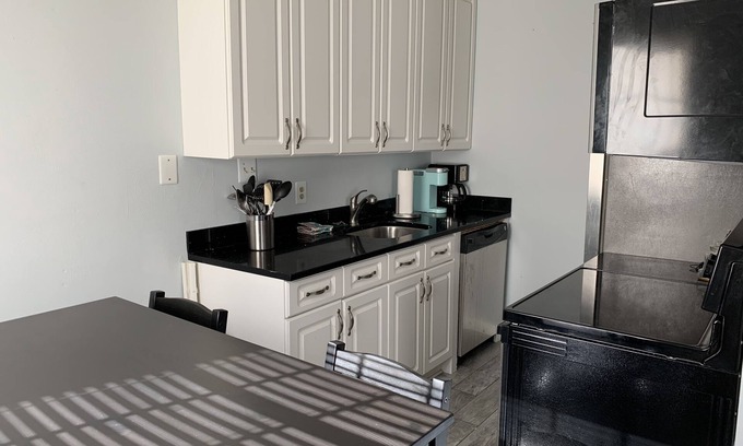 Dam Neck Condominio | Inlet Condo 2 Blocks to the Beach!