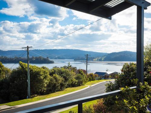 Narooma Casa | Inlet Views at 20 The Loop