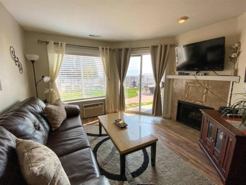 Harbor Village Casa | Inn Building Condo 103 updated, pool side view