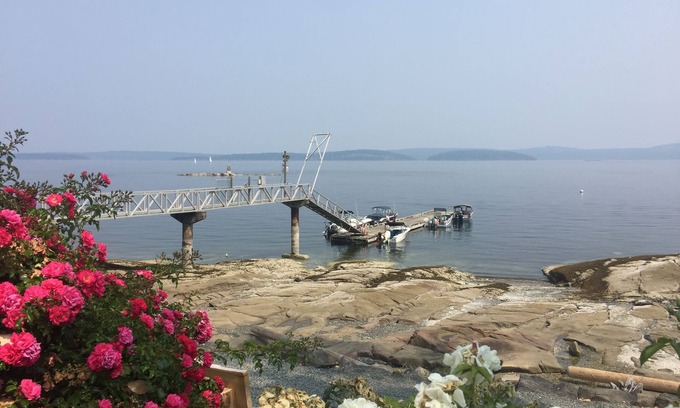 North Oyster Casa | Inn of the Sea Waterfront 2 dormitorios y 2 baños + piscinas y muelle Nanaimo / Yellow Point