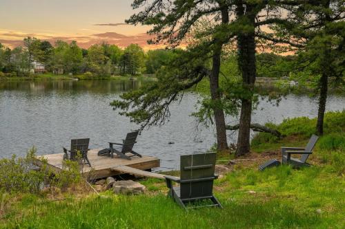 Long Pond Casa | Inn the Poconos by AvantStay Private Lake Access Enclosed Hot Tub