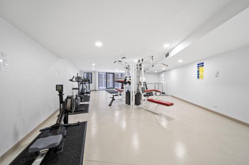 Braddon Apartamento | Inner-City 2-Bed with Parking, Pool, Gym & BBQ