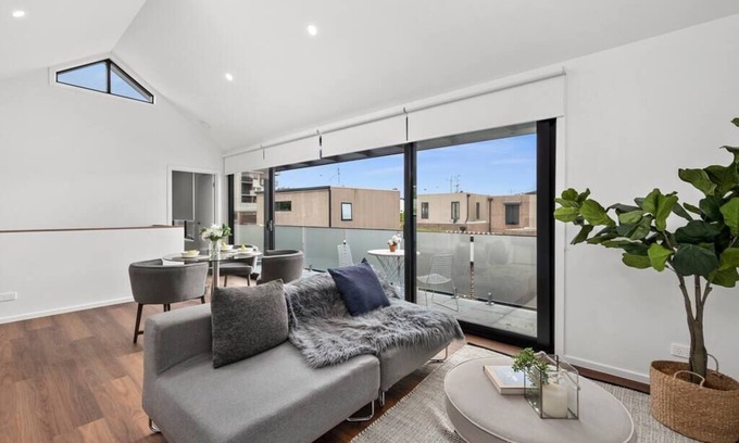 Geelong Casa | Inner City Convenience