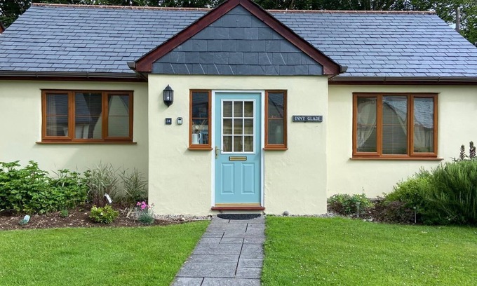 Davidstow Cabaña | Inny Glade. Tranquilo y espacioso bungalow junto al arroyo. Norte de Cornwall.