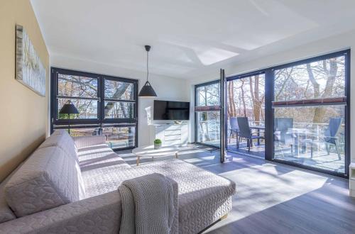 Krakow am See Apartamento | Insel der Asanas - Elegante Ferienwohnung mit Balkon, Kamin & Wellness am Krakower See