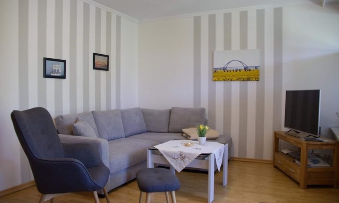 Neue Tiefe Apartamento | Inselblume 15 - vacation home with garden, in absolute peace and quiet