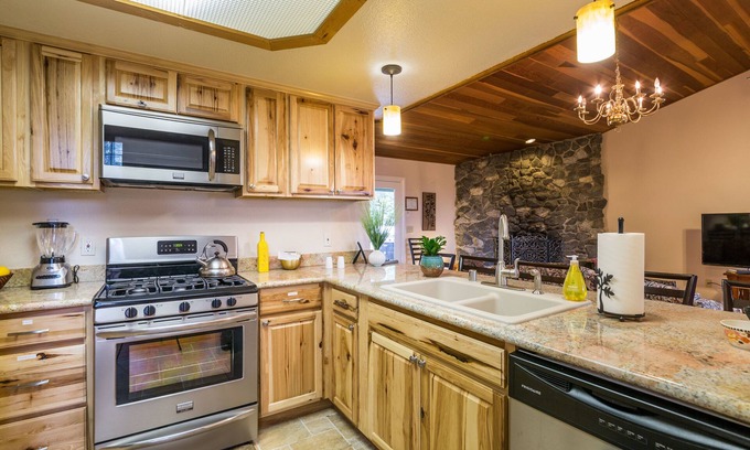 Yosemite West Casa | Inside Yosemite Sierra Blossom