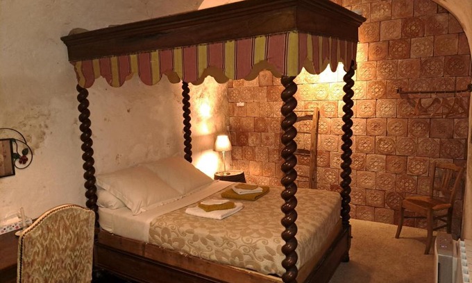 Beaune City Centre Apartamento | INSOLITE Le logement des gardes de la porte de Beaune au XVIIe siècle ATYPIQUE