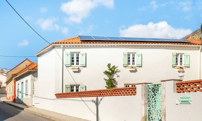 Leiria Casa | Inspiring and Cozy 1899's House, Queen Size Bed