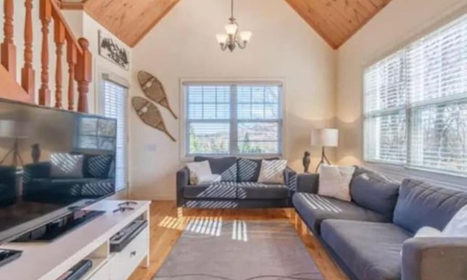 Mont-Tremblant Casa | Instant Suites Luxury 3 BR Cabin with Breathtaking Views