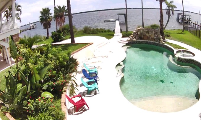 Tropic Casa | Inter-Coastal Estate with 3 separate outside entrances, heated pool, sleeps 13