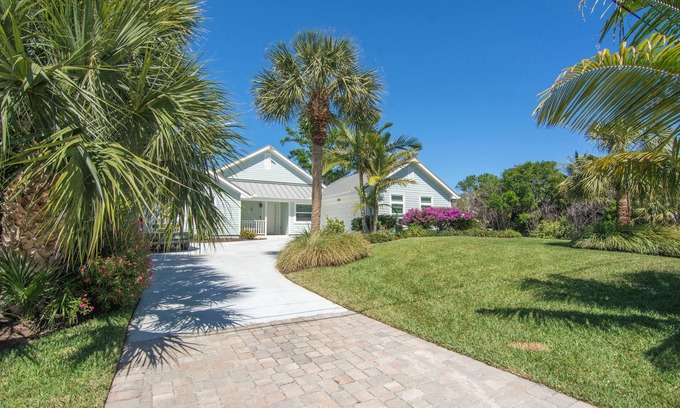 Interchange Square Casa | Intercoastal Oasis Heated Pool & Dock in peaceful Vero Beach!