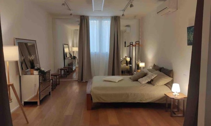 Ferrara Historic Centre Apartamento | Interno4home: In centro storico con posto auto