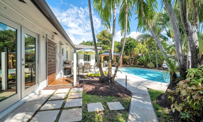 Coral Heights Casa | Intimate 4 BR W/Heated Pool + Amazing Outdoor Area