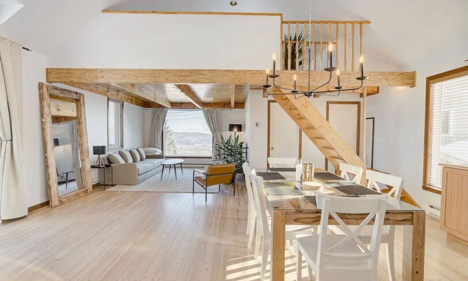 Baie-St-Paul Apartamento | Intimate Apartment with Scenic Views
