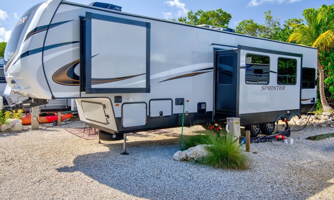 Marathon Alquiler De RV | Intimate Small Campground in the Florida Keys.