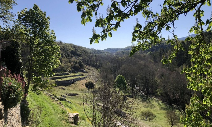 Saignon Apartamento | Intimate, sober accommodation overlooking the Luberon