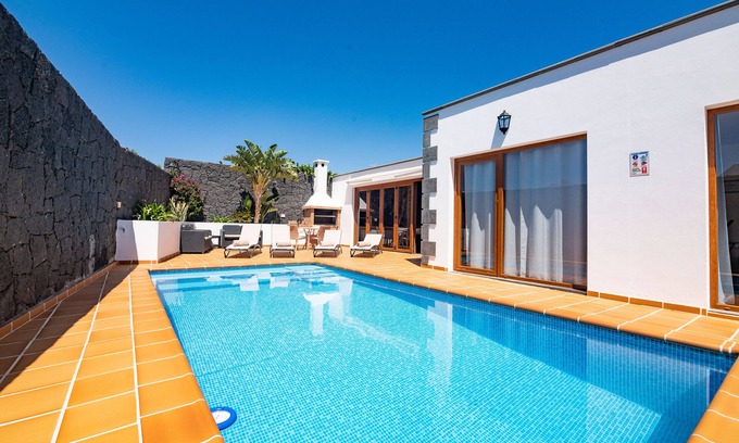 Tias Villa | Villa espaciosa con piscina privada, ideal para familias y grupos de adultos