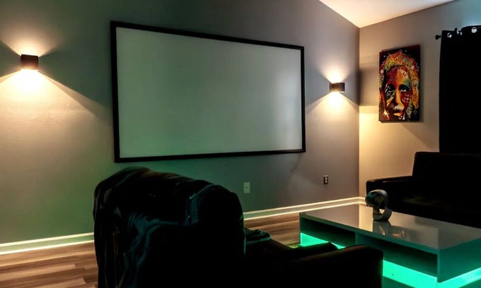 Greensboro Casa | Intimate stay&private community w/theatre room mins from downtown&close to lake!