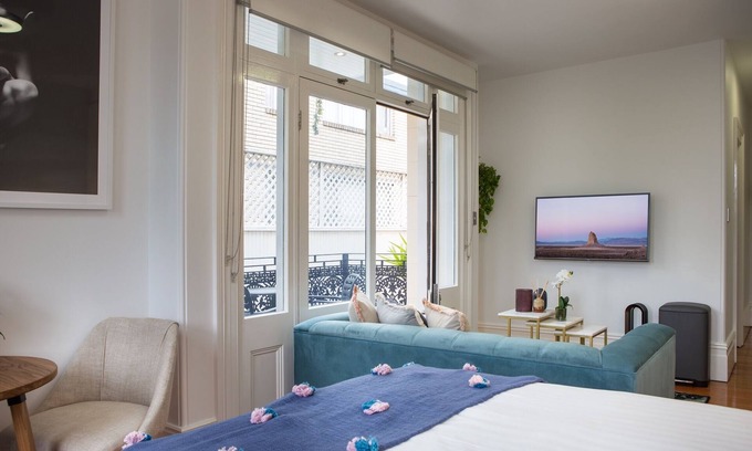 Glebe Apartamento | Intimate Studio Apartment with Balcony in Glebe