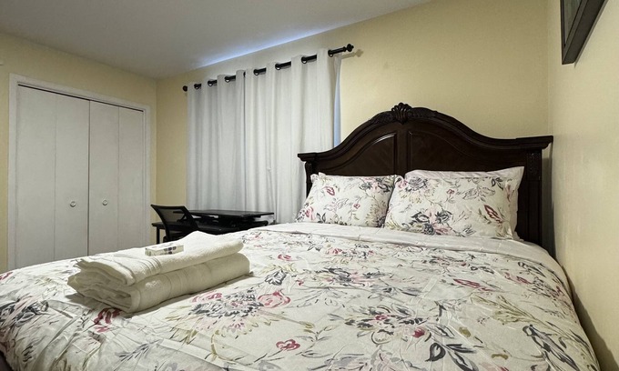 London Casa | Intimate Urban Hideaway - Private room in a beautiful home (Shared common areas)