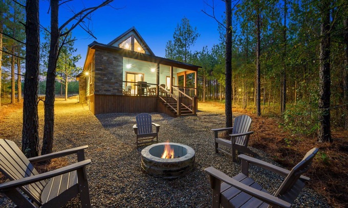 Pickens Cabina | Intimate Woodland Escape Spa-Fire pit - Sleeps 4