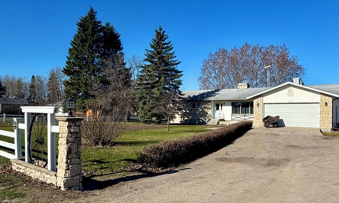 Hudson Bay Casa | Into The Wild Get Away Hudson Bay, Saskatchewan