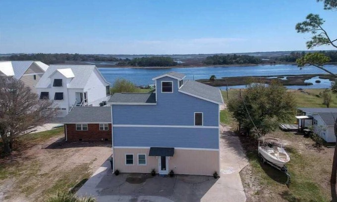 McCutcheon Field Casa | Intracoastal Retreat