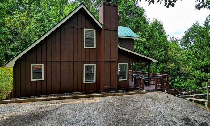 Blairsville Cabina | Intro Rate Hiking, biking, rafting, apple picking, and seeing the leaves