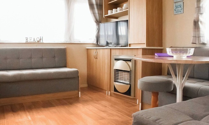 Caister-on-Sea Casa | Introducing the ABI Vista, a 2-bedroom caravan designed to accommodate up to 6 guests.