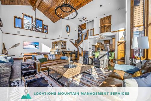 Big White Ski Resort Chalet De Esquí | Inuksuk Lodge - 4800 sq ft of Big White Excellence!