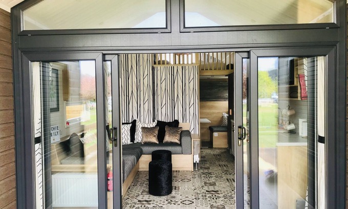 South Galson Cabina | Inverness Lodge-Sleeps 4-Parking-Pet Friendly